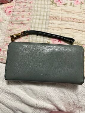Fossil Pebbled Leather Zip Wristlet in Slate Gray